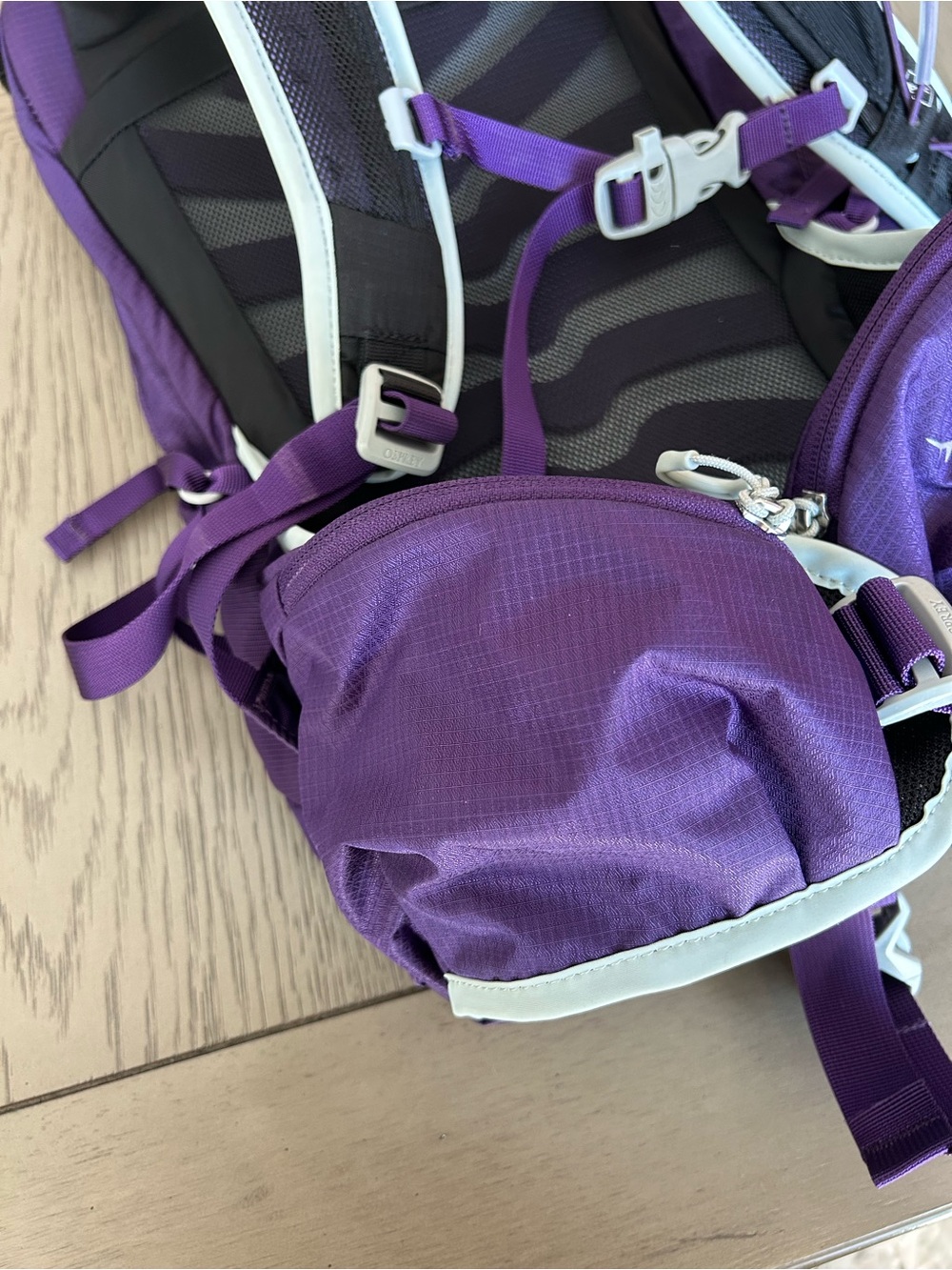 OSPREY Tempest 9 Daypack - Excellent condition - Picture 11 of 13